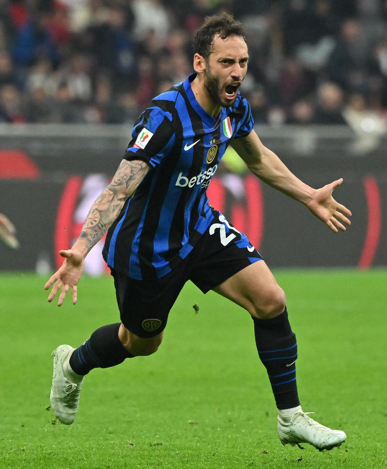 米兰国际米兰训练开放日；今夜手感冰凉引欢呼；意大利杯在即；资深球员宣示担当的简单介绍