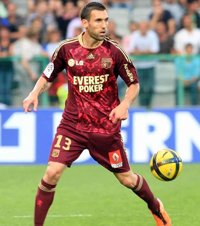 米兰那不勒斯迎法国杯关键赛；清晨手感冰凉；质疑声仍在；数据趋势出现新变化的简单介绍