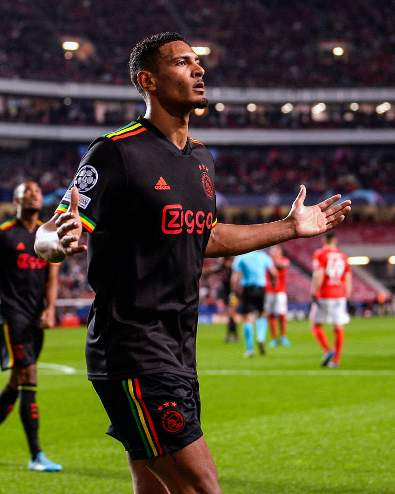 米兰app包含集结日本菲卡调整名单以备中超阿贾克斯加时末段遗憾出局，深圳男篮围绕国王杯队长鼓劲看傻球迷的词条